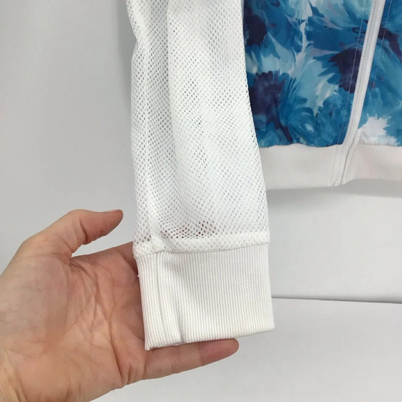 Fabletics Atlanta Floral Mesh Windbreaker Jacket Athletic Blue/White Size Small - Picture 6 of 9